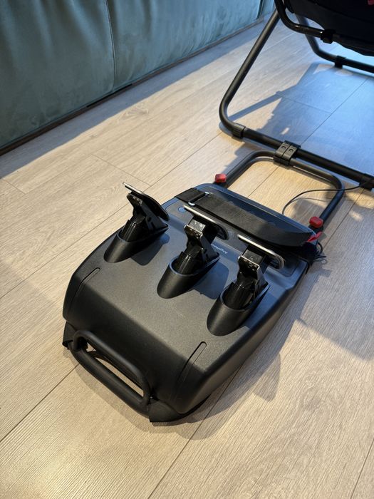 Крісло Playseat Challenge + кермо Logitech G29 з педалями