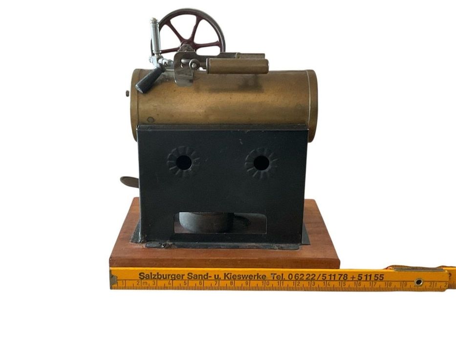 Antiga máquina a vapor , rara !