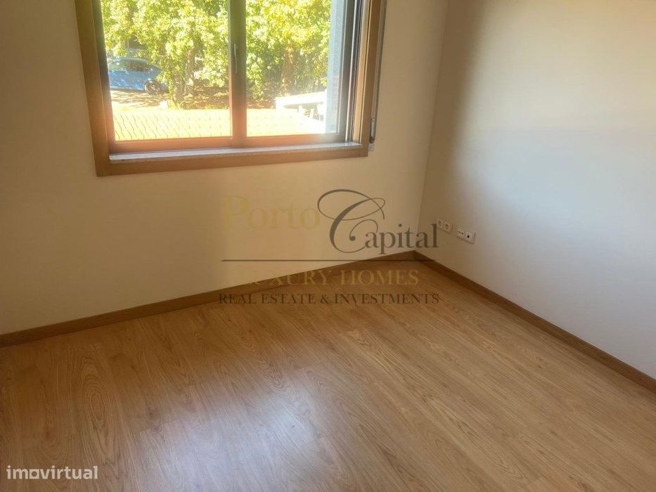 T2 Com Terraço Privativo | Luz, Conforto E Excelente Localização