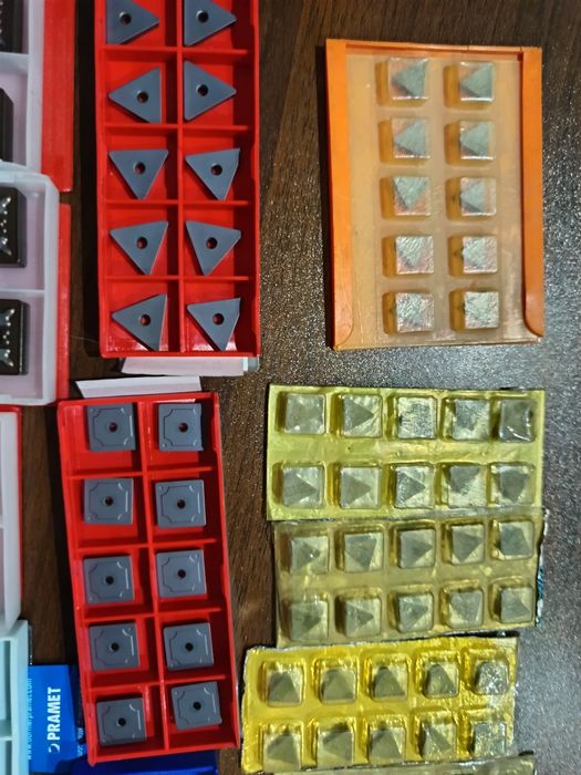 Płytki tokarskie wieloostrzowe