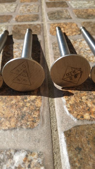 Клапана і сідла клапанів Москвич 403-407