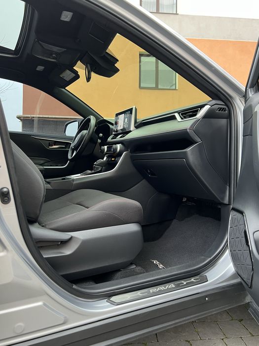 Toyota RAV4 PLUG-IN HYBRID авто продаж