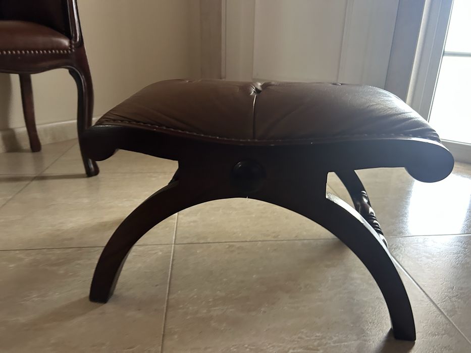 Canape em pele e banco pes