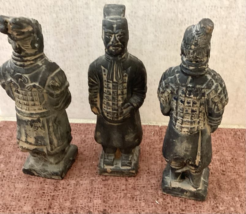 Figurki żołnierzy  armii terakotowej