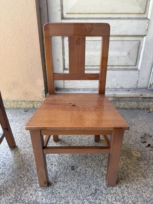 Cadeira de madeira para criança