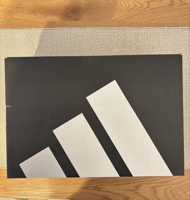 Sapatilhas Adidas Tensaur Run 3.0 completamente novas.