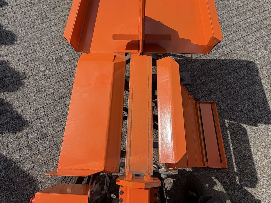 Łuparka hydrauliczna do drewna pozioma  do metrówek rębak