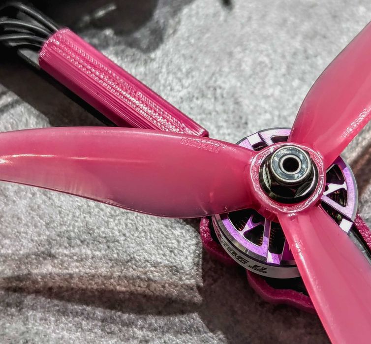 FPV Dron 5" Freestyle/Cinematic 6S analog elrs 1.6W VTX