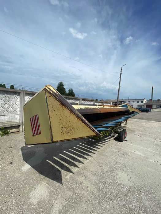 Зернозбиральний комбайн Class Tucano 440