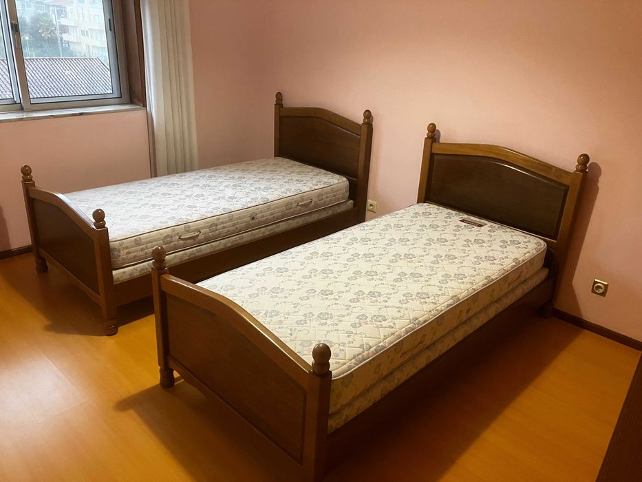 Cama Solteiro de madeira maciça