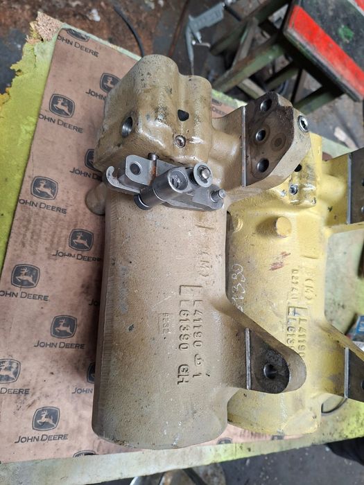 Cylinder Podnośnika John Deere 3650/3350 /3040/3140