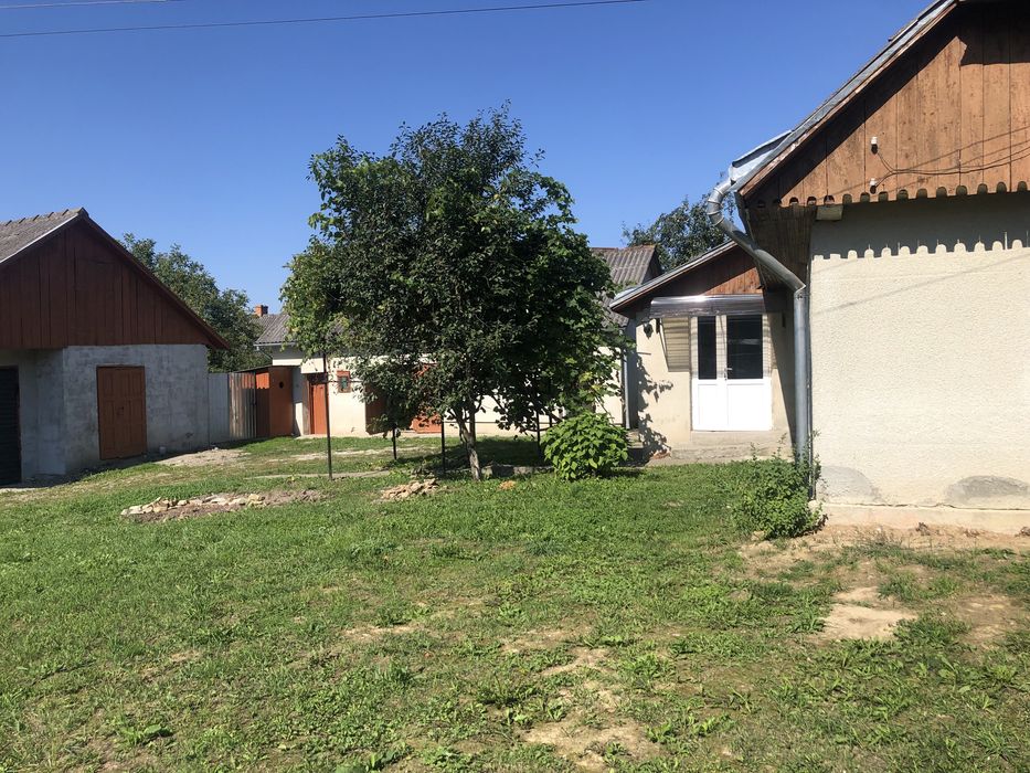 Продається будинок в центрі села Уличне