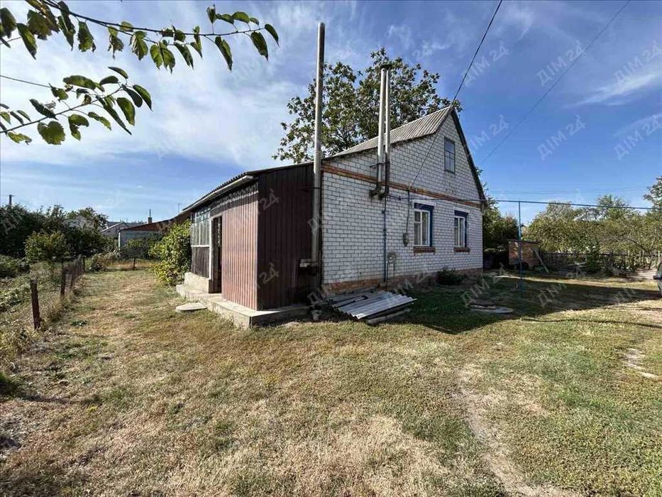 Цегляний будинок в Нових Санжарах