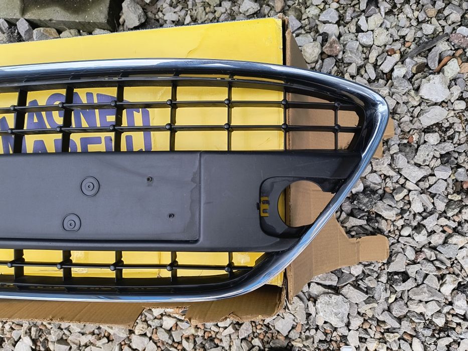 Grill atrapa chłodnicy Ford Fiesta Mk 7 VII