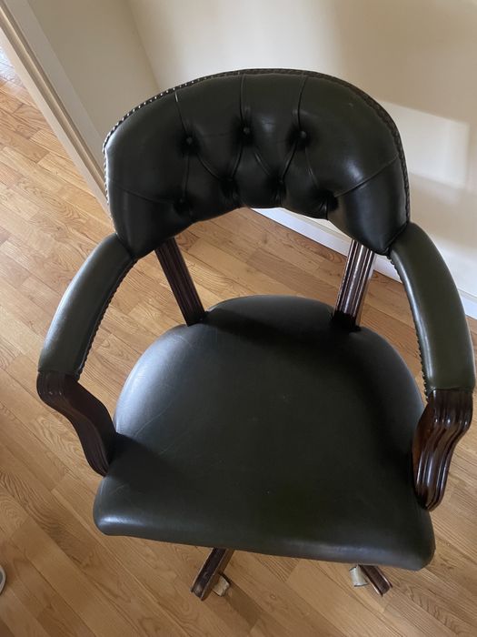 Cadeira de secretária em couro inglesa