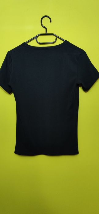Koszulka t-shirt w serek Armani Jeans damski