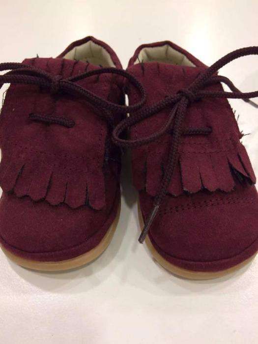 Sapatos de bebe com sola