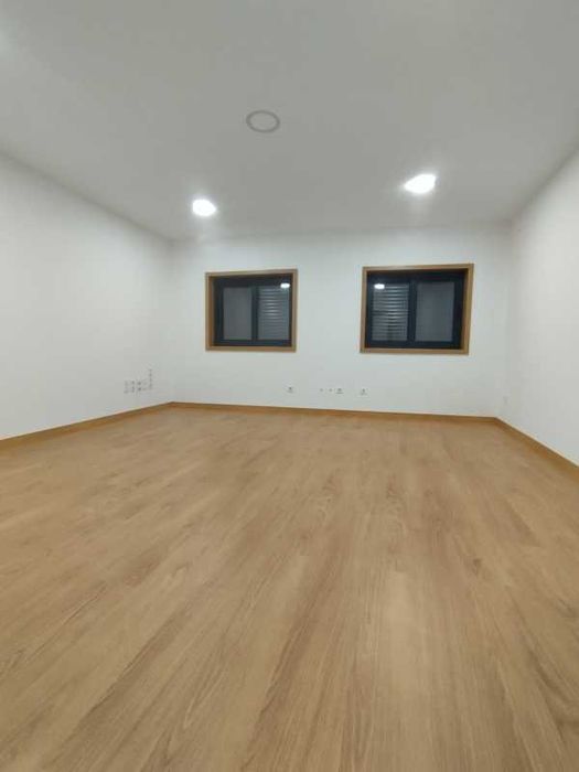Moradia T2+1 totalmente reconstruída | 130m² | Garagem e duas entradas