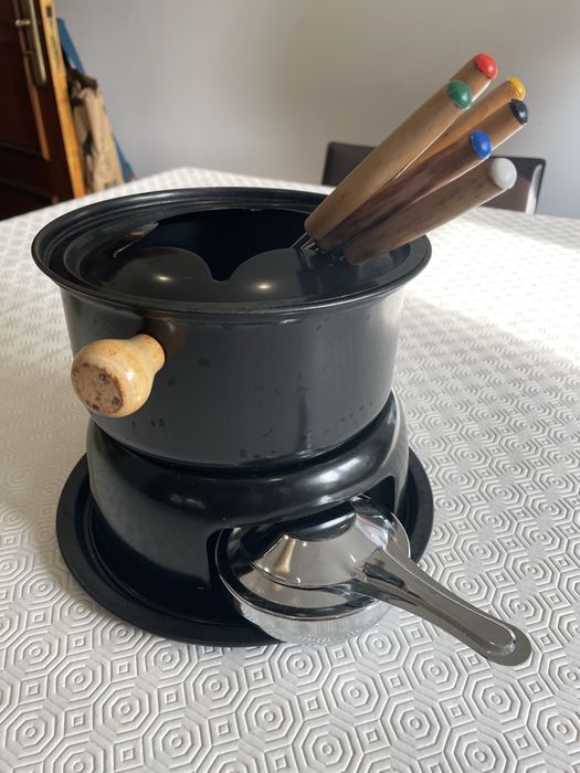 Magnetic Base Fondue Set