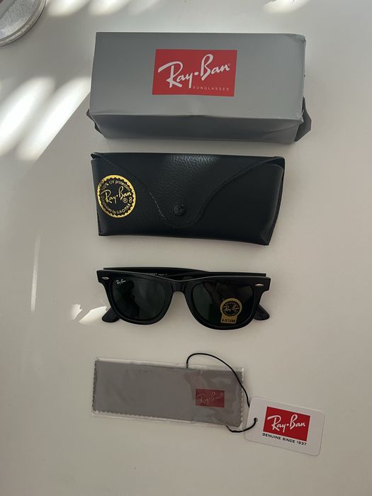 Óculos Ray Ban.
