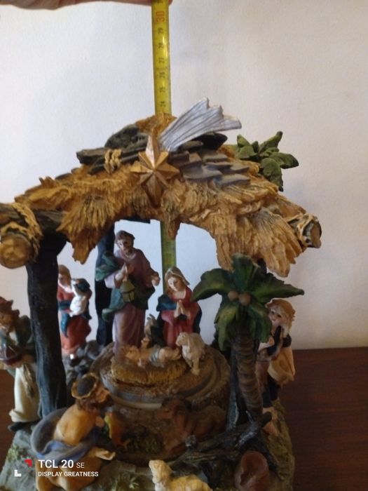 Três presépios em louça