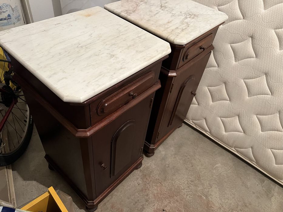 Mesas de cabeceira antiga