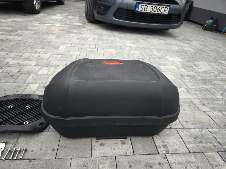 Kufer centralny motocyklowy