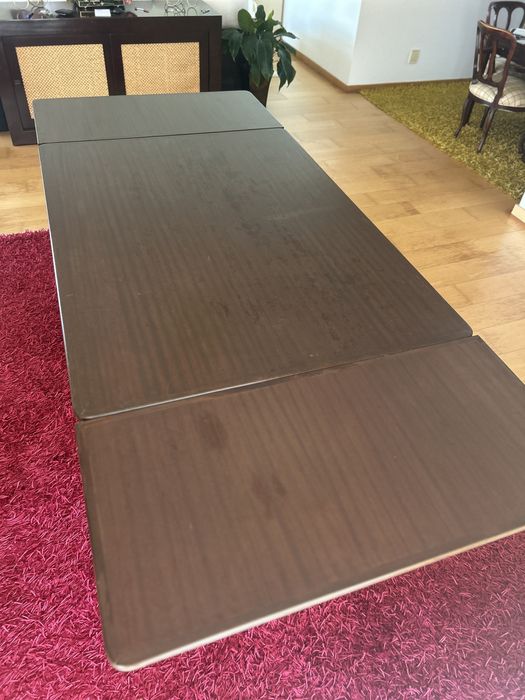 Mesa de jantar de madeira