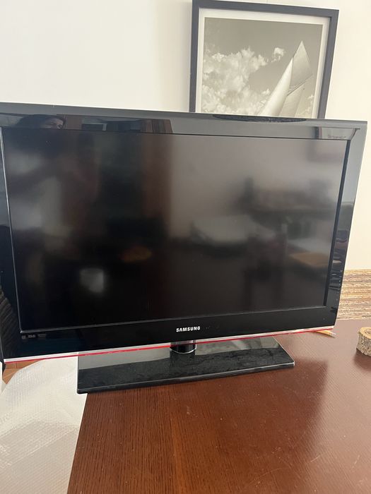 TV Samsung LCD 37”