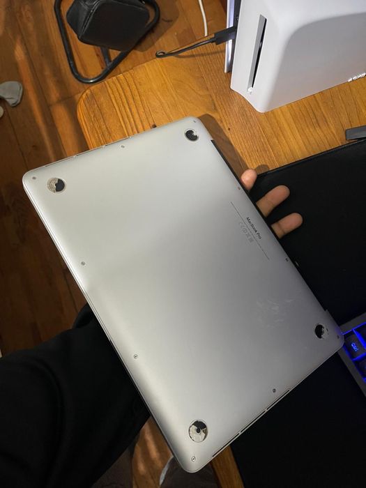 Apple Laptop444633584186828803
