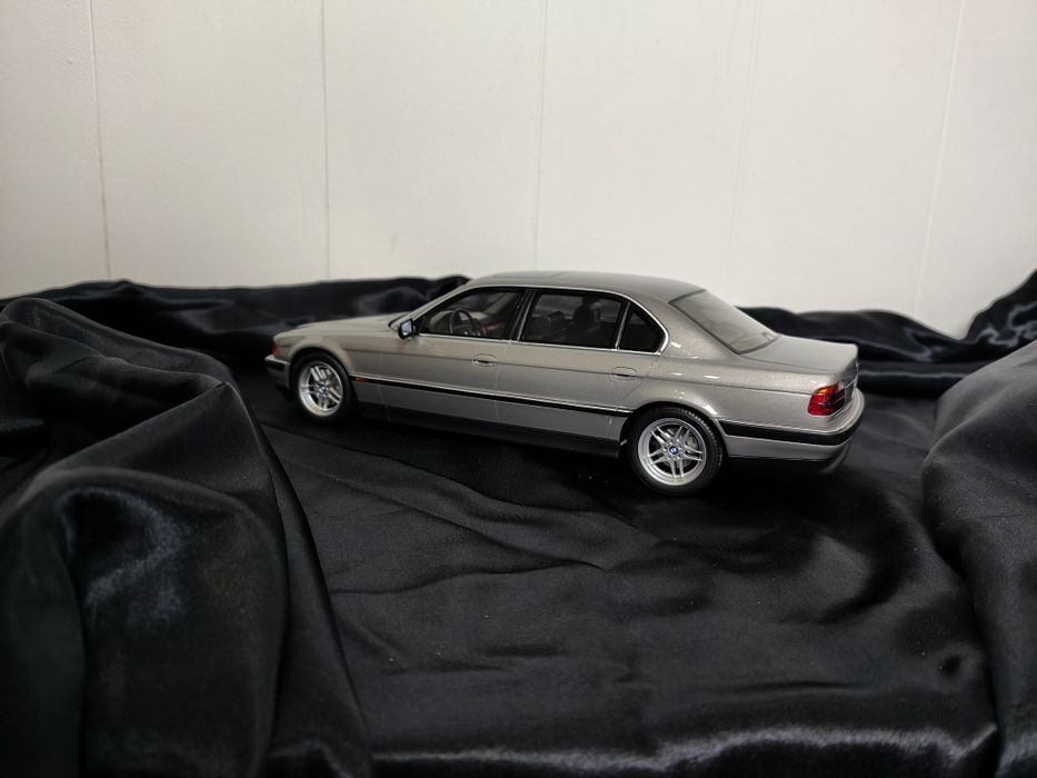 BMW E38 Otto 1:18