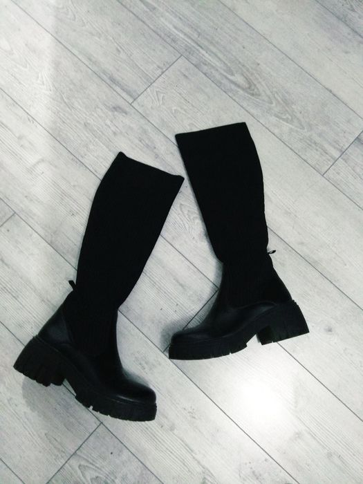 Piękne kozaki skarpeta