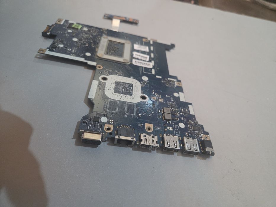 Sprzedam uszkodzoną płytę główną  do laptopa HP 250