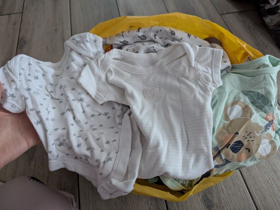 Самовивіз Віддам безкоштовно пакет речей для новонародженого
