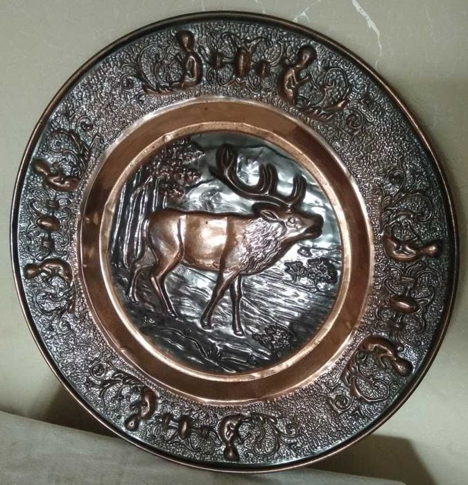 Картина Большая тарелка Чеканка Олень в лесу с ангелами. 44 см диаметр