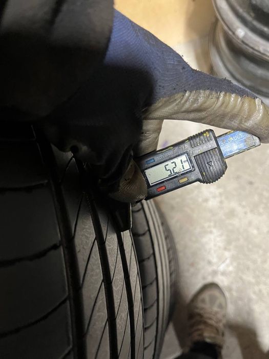 Пара літньої гуми 215/55/17 Michelin