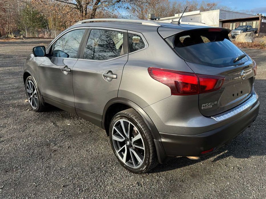 Nissan Rogue Sport SL      2017