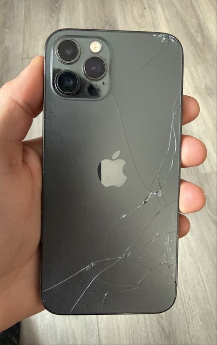 Продам айфон 12 про