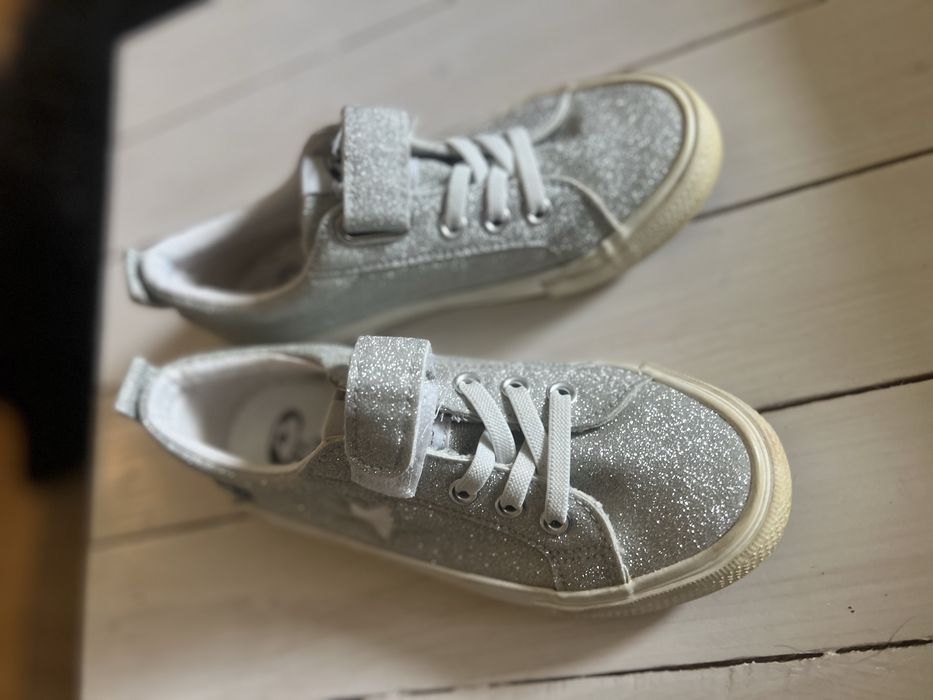 Buty dziewczęce z brokatem