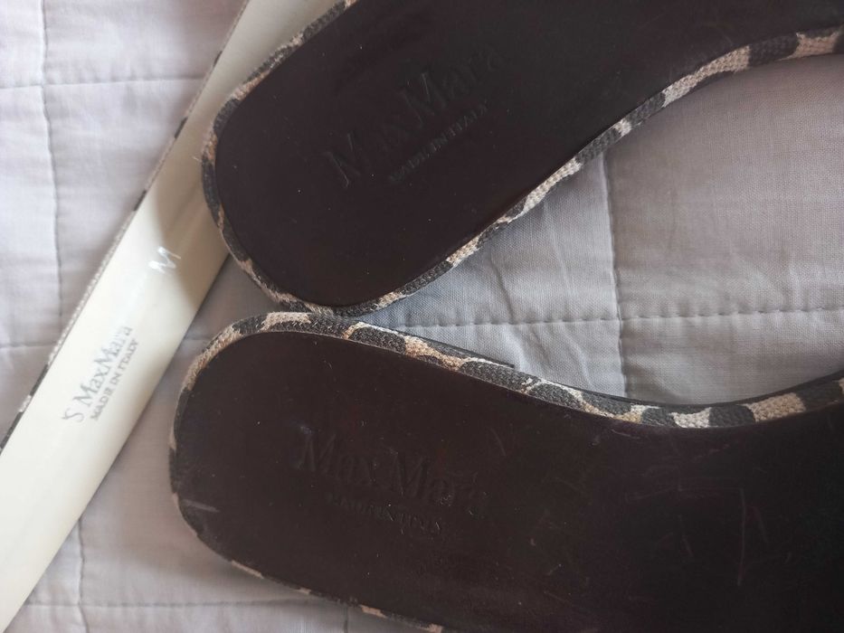 Chinelas e cinto Max Mara