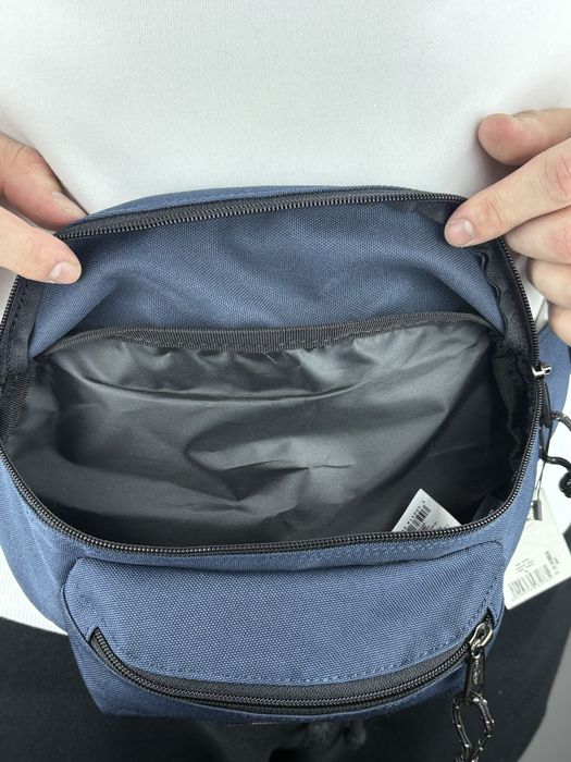 Сумка через плече/на пояс Eastpak Doggy Bag 3L EK073 синя.