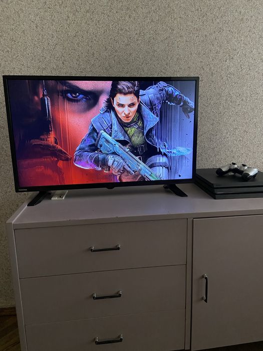 PS 4 pro 1 tb продаю