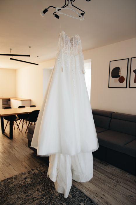 Продається весільна сукня