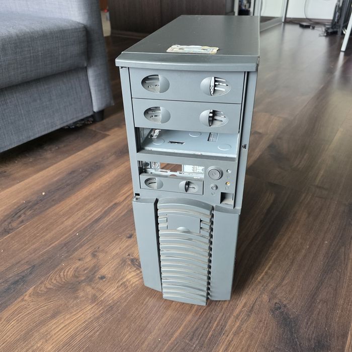 Klasyczna obudowa komputerowa Retro PC ATX / Micro-ATX (era Windows XP)