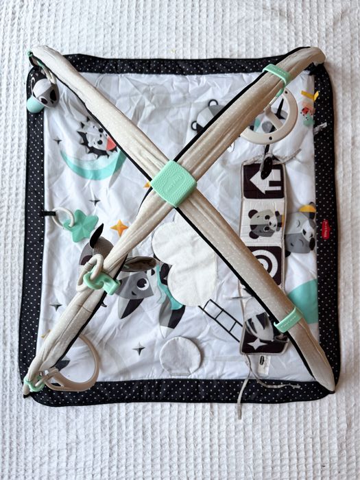 Mata dla niemowląt Tiny Love – Magiczna Kraina (czarno-biała)