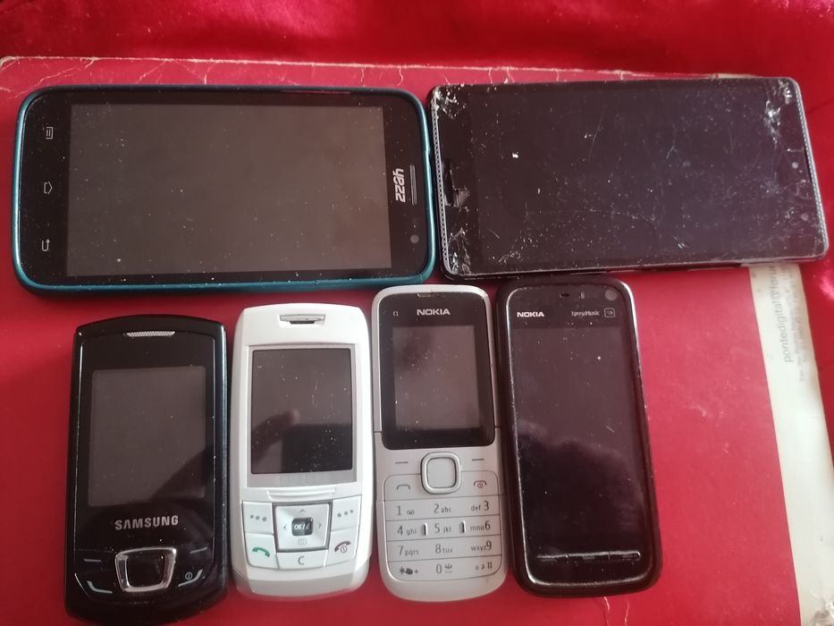 Tablet 10'1 , telemóvel Huawei P9 lite com display partido , outro P9