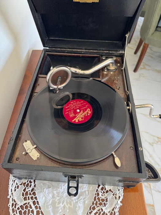 Vendo gramofone antigo