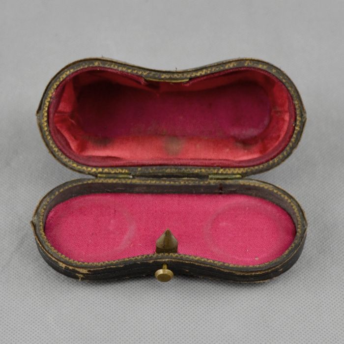 Binóculos em madrepérola e metal dourado com estojo original séc. XIX