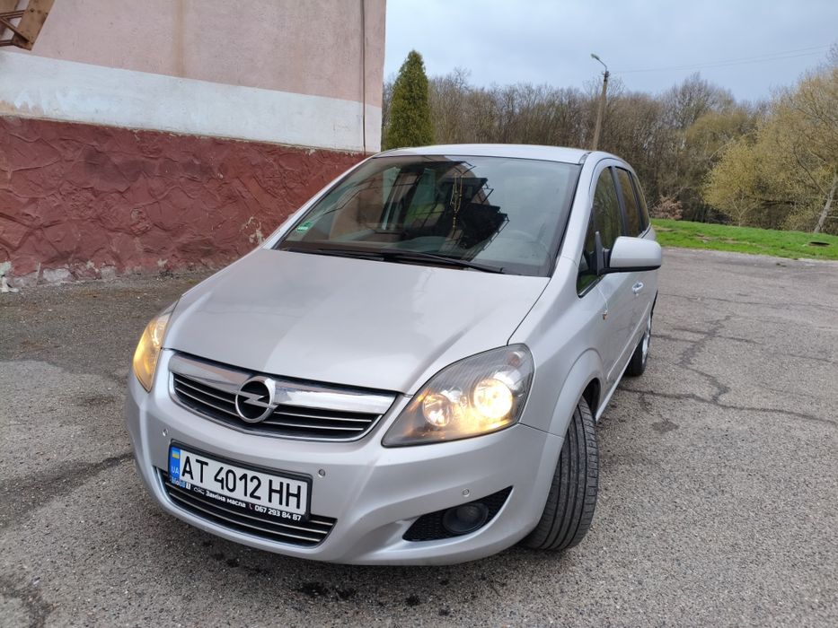 Продам автомобіль Opel Zafira B