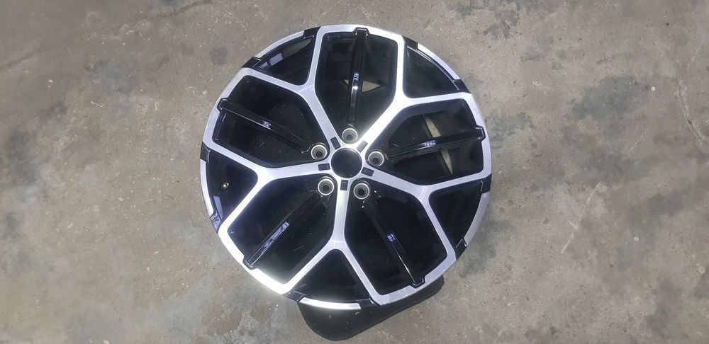 Felga aluminiowa Renault Megane IV RS Prosta Ładna